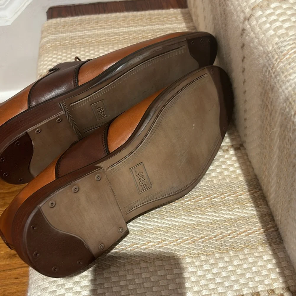 Johnson & Murphy Dual‎ Color Leather Oxfords